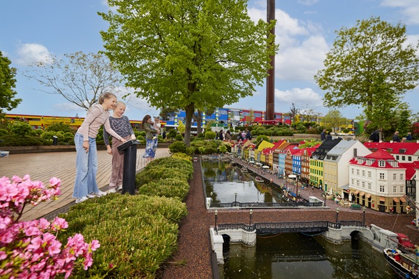 Two girls admire Nyhavn in Miniland at LEGOLAND® Billund Resort