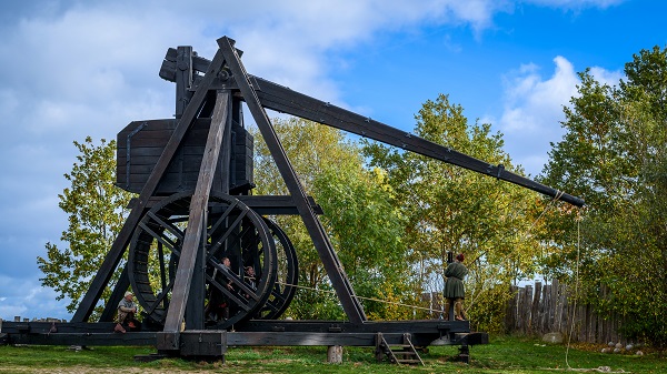 Slingshot in the Medieval Center