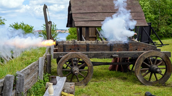 Cannons, bombards and cheek rifles in the Medieval Center